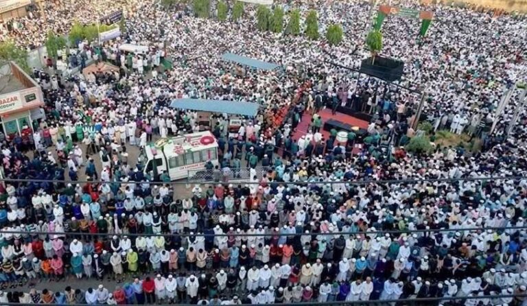 বীর মুক্তিযোদ্ধা ইঞ্জিনিয়ার মোশাররফের জানাজায় মানুষের ঢল