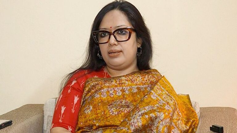 ‘সরকার ইচ্ছা করে সরকারি হাসপাতালগুলোকে স্বয়ংসম্পূর্ণ করে না’