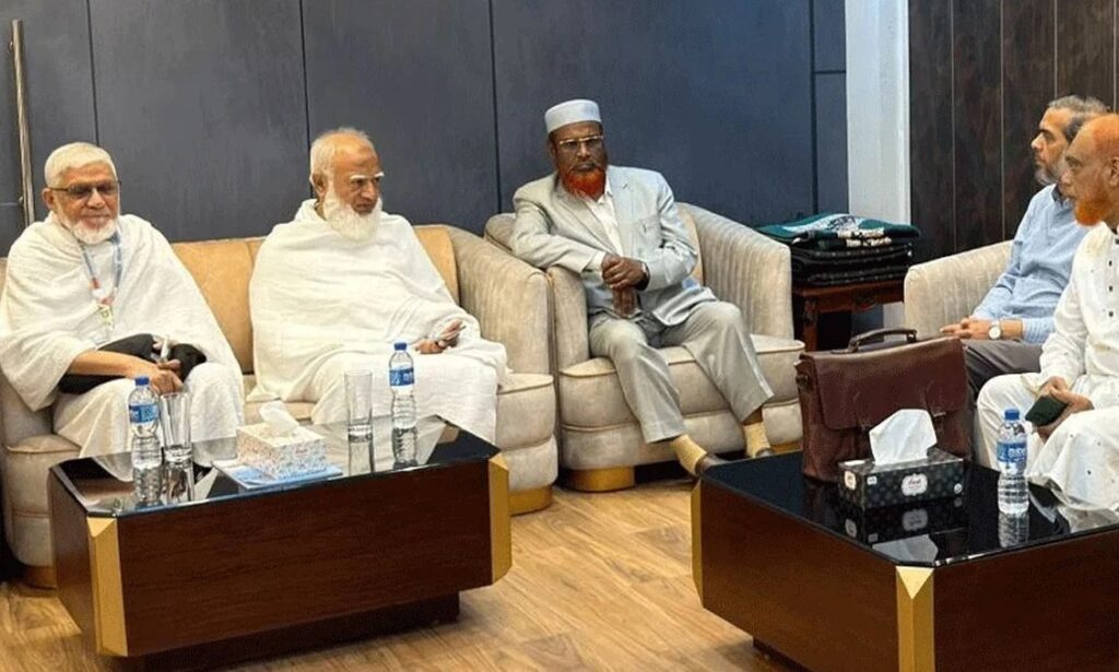 হজ পালনের উদ্দেশ্যে ঢাকা ছাড়লেন জামায়াত আমির