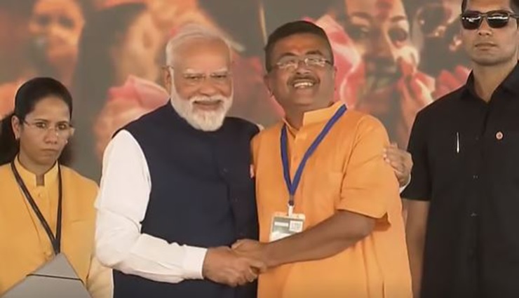পশ্চিমবঙ্গের মুখ্যমন্ত্রী হিসেবে শপথ নিলেন শুভেন্দু