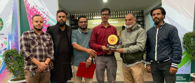 যুব ও ক্রীড়া মন্ত্রণালয়ের ক্রীড়া অধিদপ্তরের সহকারী পরিচালককে মৌসুমী ক্রীড়া ও সমাজ কল্যাণ সংস্থার সম্মাননা প্রদান