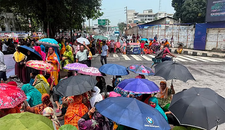 রাজধানীতে গার্মেন্টস শ্রমিকদের সড়ক অবরোধ