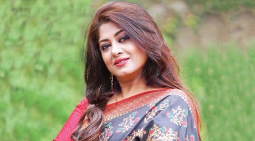 দীর্ঘ ১০ বছর পর ফের পরিচালনায় মৌসুমী, আসছে নতুন সিনেমা