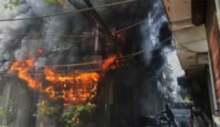 দিল্লির হোটেলে ভয়াবহ অগ্নিকাণ্ড , দগ্ধ হয়ে ২১ জনের মৃত্যু