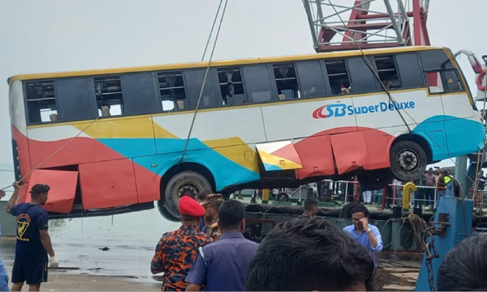 নদীতে বাস পড়ে যাওয়ার ঘটনায় তদন্ত কমিটি গঠন