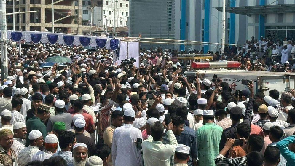 ভোলায় তোফায়েল আহমেদের জানাজায় মানুষের ঢল
