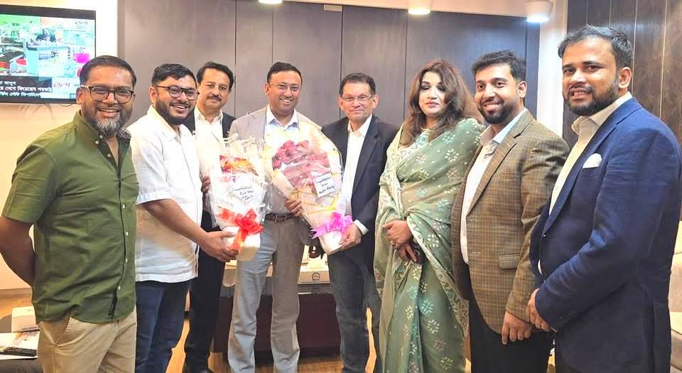 ড. খলিলুর রহমানকে অভিনন্দন, দেশে ফেরার পর উষ্ণ অভ্যর্থনা