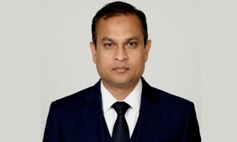 নানা নাটকীয়তার পর অবশেষে সিলেটের নতুন জেলা প্রশাসকের যোগদান