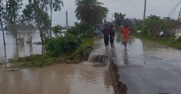 হবিগঞ্জ ও মৌলভীবাজারে কমছে বন্যার পানি, শঙ্কা সিলেট ও সুনামগঞ্জে