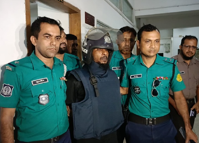 প্রেম নয়, চুরি করতে গিয়ে ধরা পড়ার ভয়ে তিন খুন