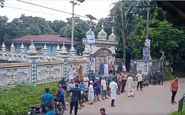 সিলামে মাজার ওয়াকফ এস্টেটের নিয়ন্ত্রণ নিয়ে সংঘর্ষ, ওসিসহ আহত ৩০