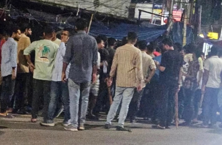 ফুটপাতে দোকান বসানো নিয়ে ছাত্রদল-যুবদল তুমুল সংঘর্ষ, আহত ২০