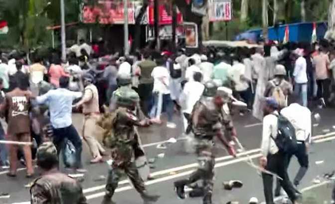 ভারতে শিক্ষার্থীদের আন্দোলন, ৩০০ জনের বিরুদ্ধে মামলা