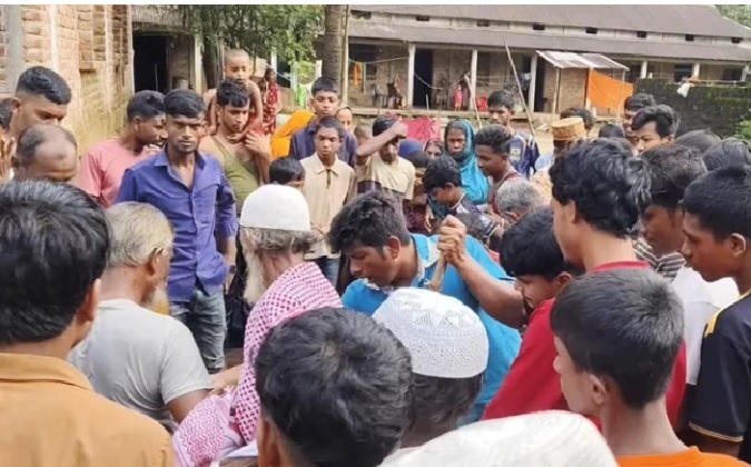 গরু চুরির অভিযোগে তিনজনকে আটকে নির্যাতন, পা ভাঙার ও চোখে চুন দেওয়ার অভিযোগ