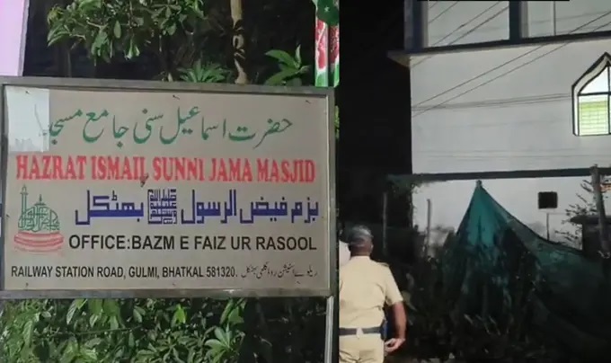 ভারতে হিন্দুদের মিছিল থেকে মসজিদ-মাদরাসায় পাথর নিক্ষেপ