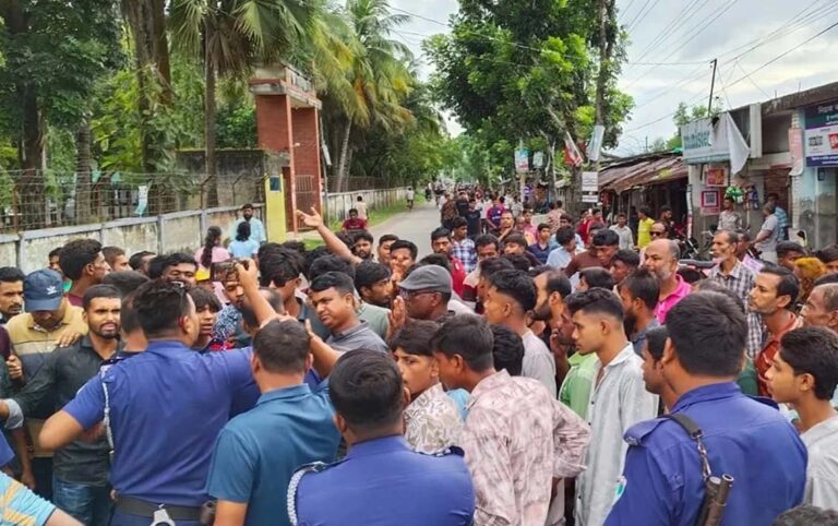 সাতক্ষীরায় বিএনপির দুপক্ষের তুমুল সংঘর্ষ, আহত অন্তত ১১ জন