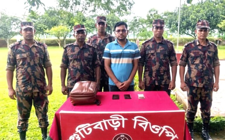 হবিগঞ্জ সীমান্তে ভারতে পালানোর সময় নির্বাচন অফিসের কর্মচারী আটক