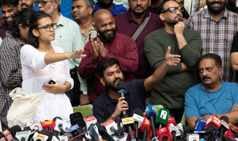 মোদি সরকারকে ‘স্বৈরাচার’ বললেন অভিজিত দীপ