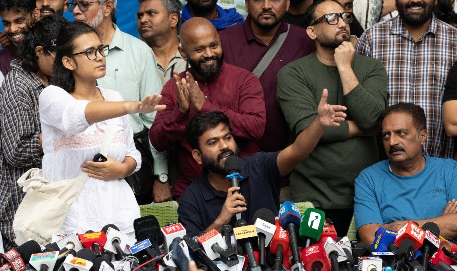 মোদি সরকারকে ‘স্বৈরাচার’ বললেন অভিজিত দীপ
