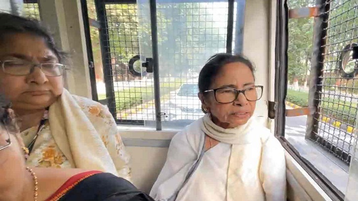 দিল্লিতে মমতা বন্দ্যোপাধ্যায়কে আটক