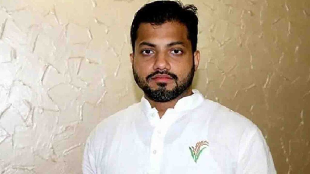 মন্ত্রিসভা থেকে ইশরাককে পদত্যাগের নির্দেশ প্রধানমন্ত্রীর